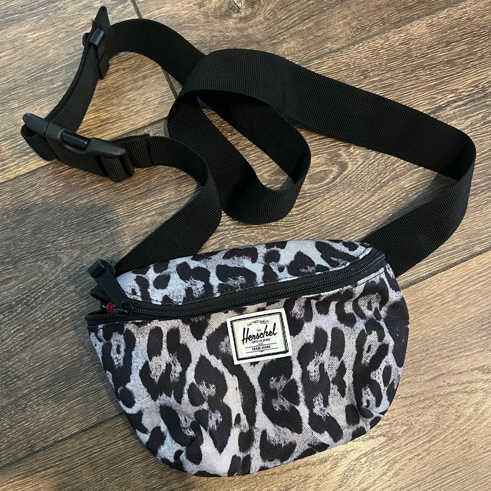 Herschel Fanny Pack! 🖤